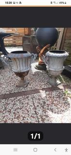 2 oude Gietijzeren Vazen, Tuin en Terras, Tuinvazen, Ophalen of Verzenden, Gebruikt