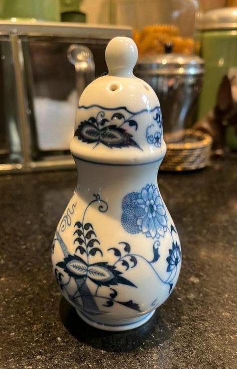 Zoutstrooier wit met blauw Blue Danube, Antiek en Kunst, Antiek | Servies los, Ophalen of Verzenden