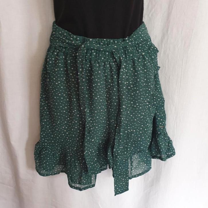 Leuke schattige groene rok. Mt S Merk America today, Kleding | Dames, Rokken, Zo goed als nieuw, Maat 36 (S), Zwart, Boven de knie