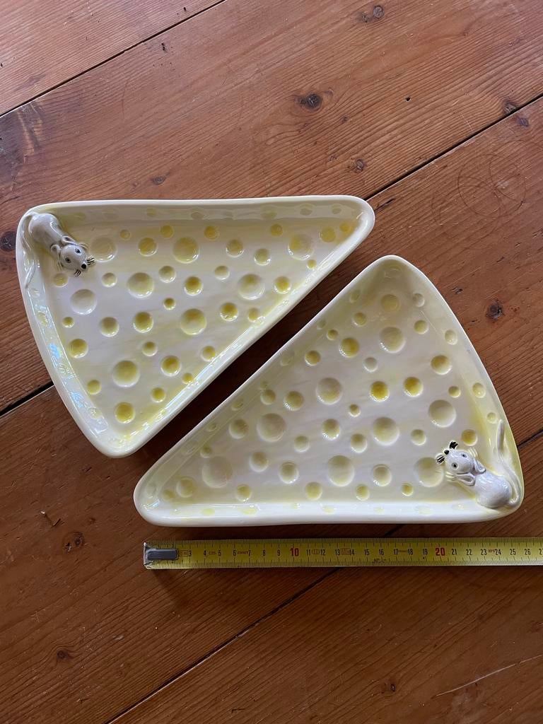2 Kaasbordjes / presenteerschaaltjes met een muisje, Ophalen of Verzenden