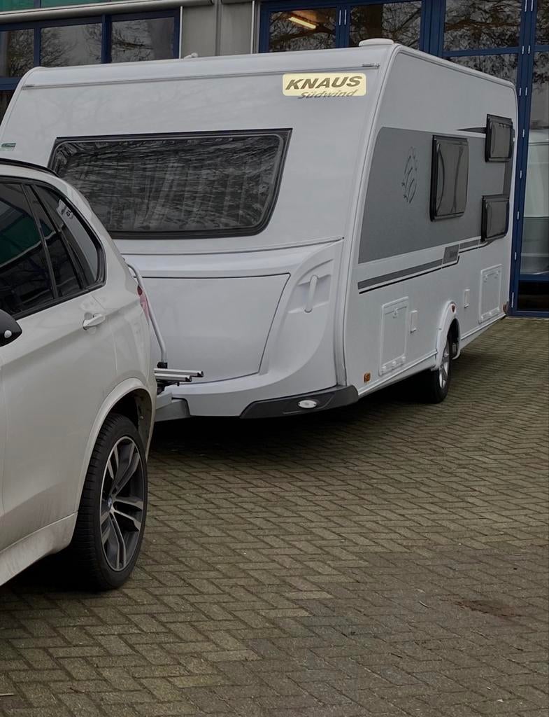 Knaus Südwind 580 QS (2017) – Zeer compleet & instapklaar!, Caravans en Kamperen, Caravans, Particulier, tot en met 6, Rondzit