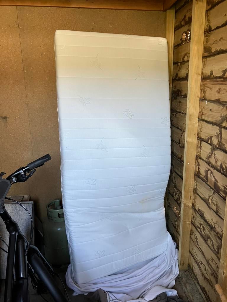 Matras gratis af te halen in Nuenen, Huis en Inrichting, Slaapkamer | Matrassen en Bedbodems, Ophalen, Gebruikt, Eenpersoons