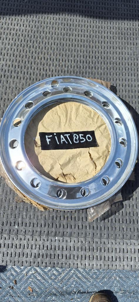 Oldtimer wielsierringen Fiat 850, Ophalen, Nieuw