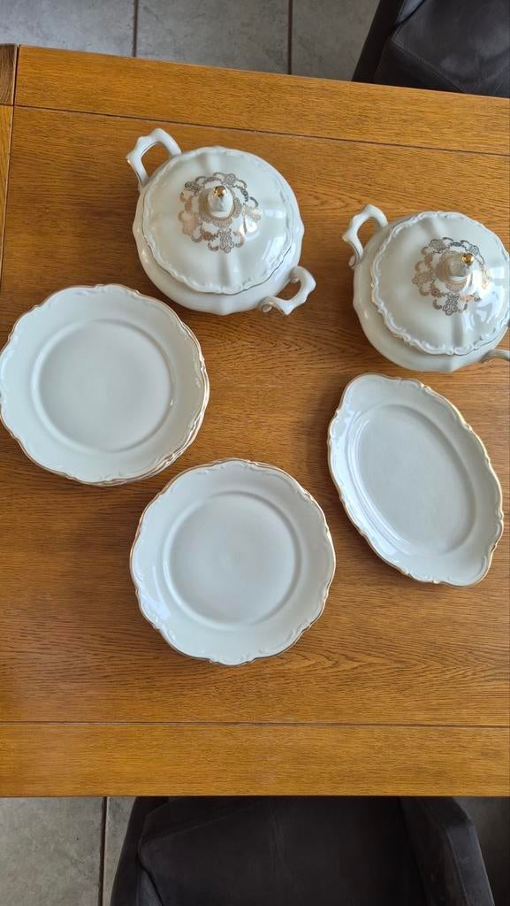 Antiek Wit Porseleinen Servies met Gouden Rand, Antiek en Kunst, Ophalen