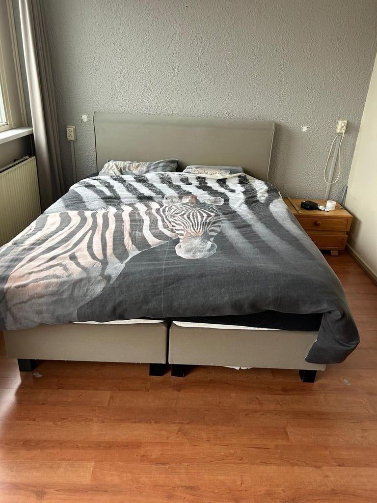 Boxspring 160 x 200 gratis ophalen, Gebruikt, Tweepersoons, Ophalen of Verzenden, 200 cm