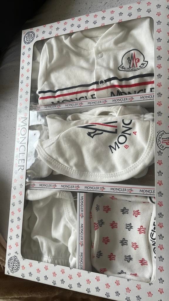 Baby kleding moncler setje, Kinderen en Baby's, Ophalen, Zo goed als nieuw