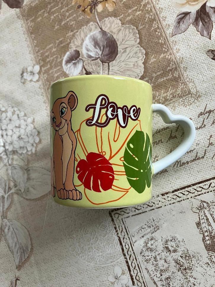 Mok Simba & Nala ( the lion king ) Disneyland, Verzamelen, Disney, Zo goed als nieuw, Servies, Leeuwenkoning of Jungle Boek, Ophalen of Verzenden