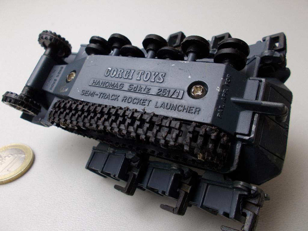 1978 Corgi Toys 907 HANOMAG SEMI TRACK ROCKET LAUNCHER (-D-), Ophalen of Verzenden, Gebruikt, Bus of Vrachtwagen, Corgi
