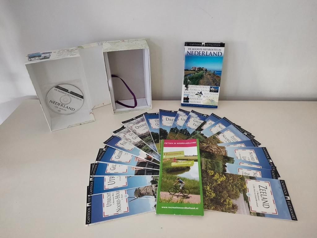 De mooiste fietsroutes in Nederland - ISBN 9789041018991, Lopen en Fietsen, Ophalen of Verzenden, Zo goed als nieuw, N. van den Bergh / F. Maas