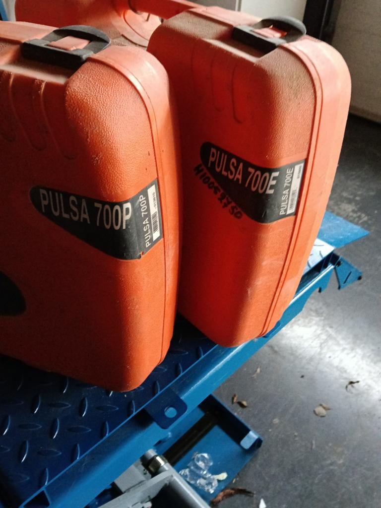 2x een Spit Paslode Pulsa 700P en 700E met nagels., Ophalen, Gebruikt