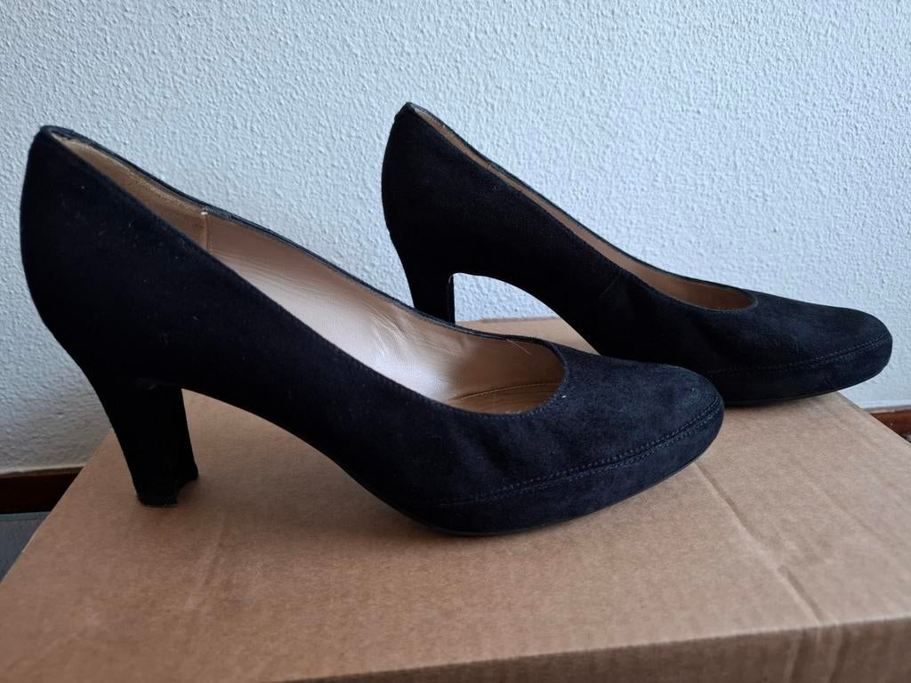 Unisa zwart suède pumps maat 40, Pumps, Zwart, Ophalen of Verzenden, Zo goed als nieuw