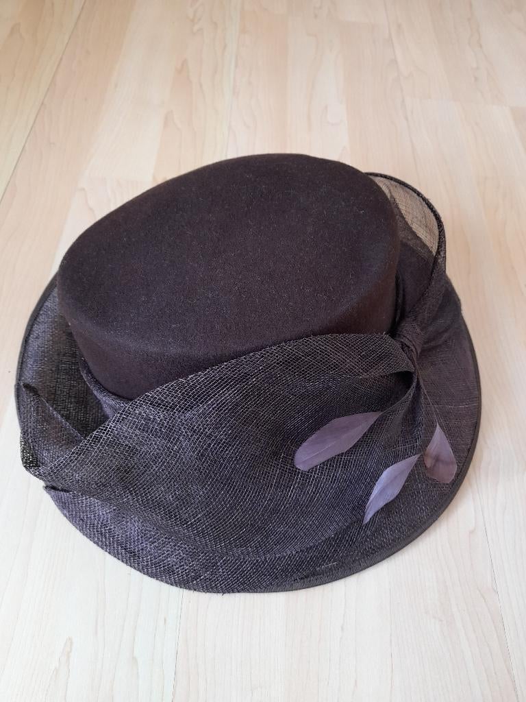 BRUINE HOED 57 CM MET STRIK EN VEREN MERK BALFOUR, Kleding | Dames, 56 of 57 cm (M, 7 of 7⅛ inch), Hoed, Zo goed als nieuw, Balfour