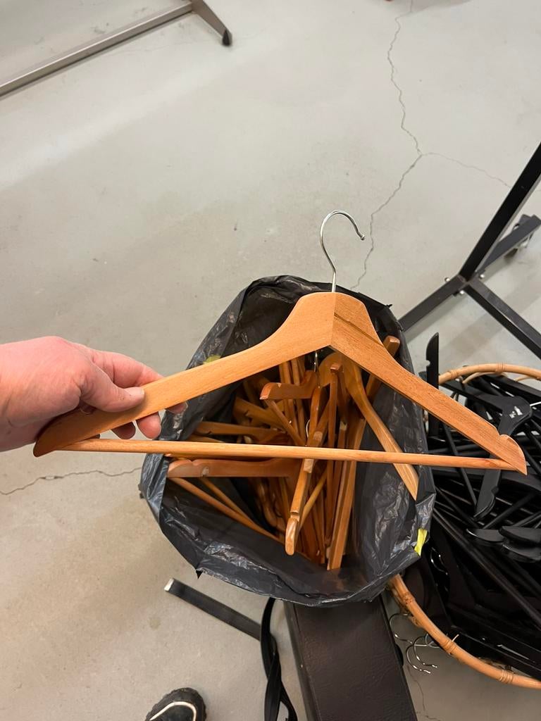 Lotje Blank houten kledinghangers, Kleding | Dames, Kledinghangers, Ophalen, Zo goed als nieuw, Hout