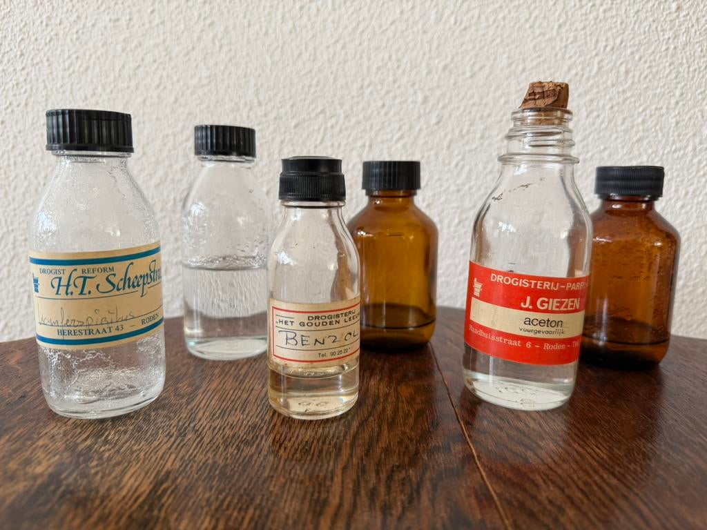 Oude apothekers flesjes - Roden, Ophalen