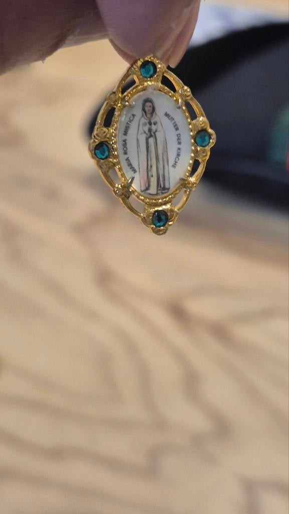 Religieuze hangertjes - Maria en kruis, Sieraden, Tassen en Uiterlijk, Kettinghangers, Ophalen of Verzenden