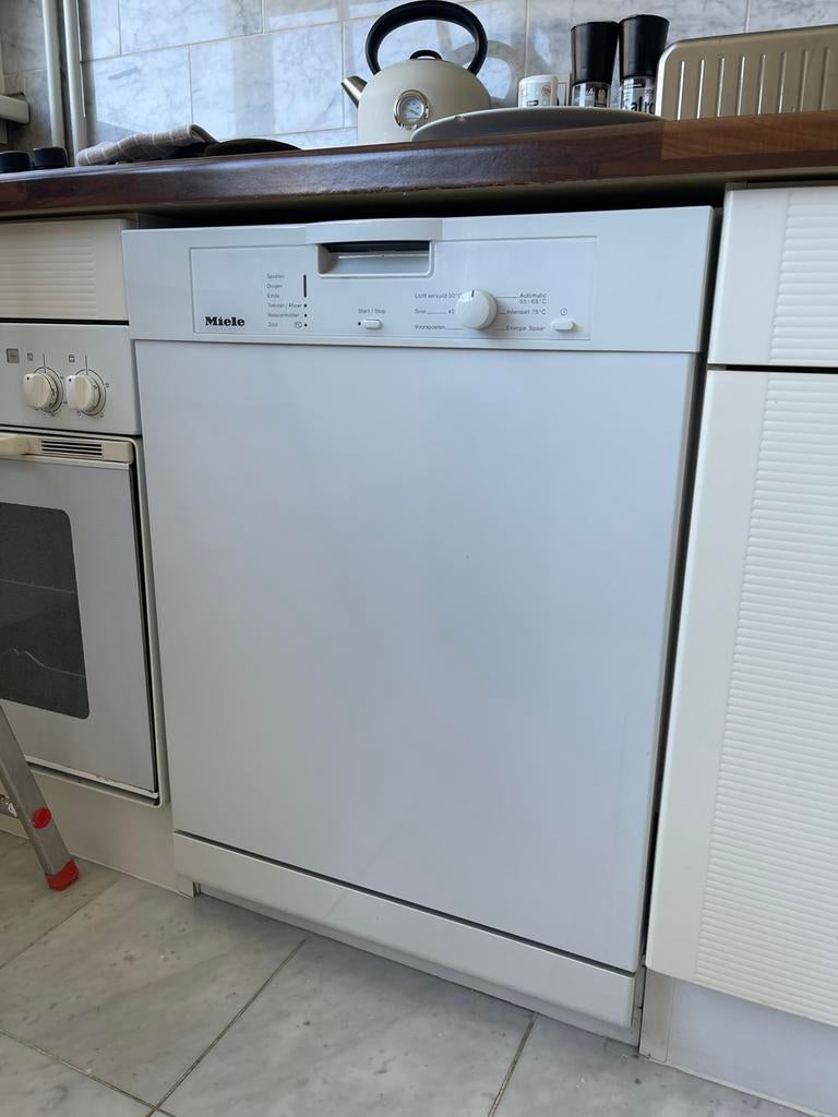 Miele vaatwasser, vrijstaand model. Zo goed als nieuw, Witgoed en Apparatuur, Ophalen, Zo goed als nieuw, Minder dan 85 cm