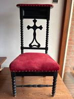 Antieke bidstoel met kruis, Ophalen