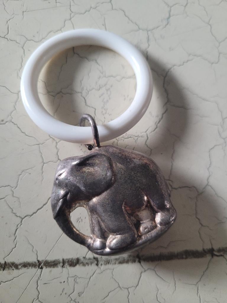 Zeer oude bijtring verzilverd olifant