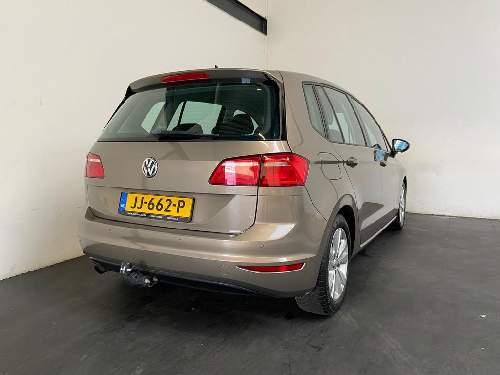 Volkswagen Golf Sportsvan 1.0 TSI Connected Series. APK 03-2, Auto's, Gebruikt, Euro 6, Overige kleuren, 1246 kg