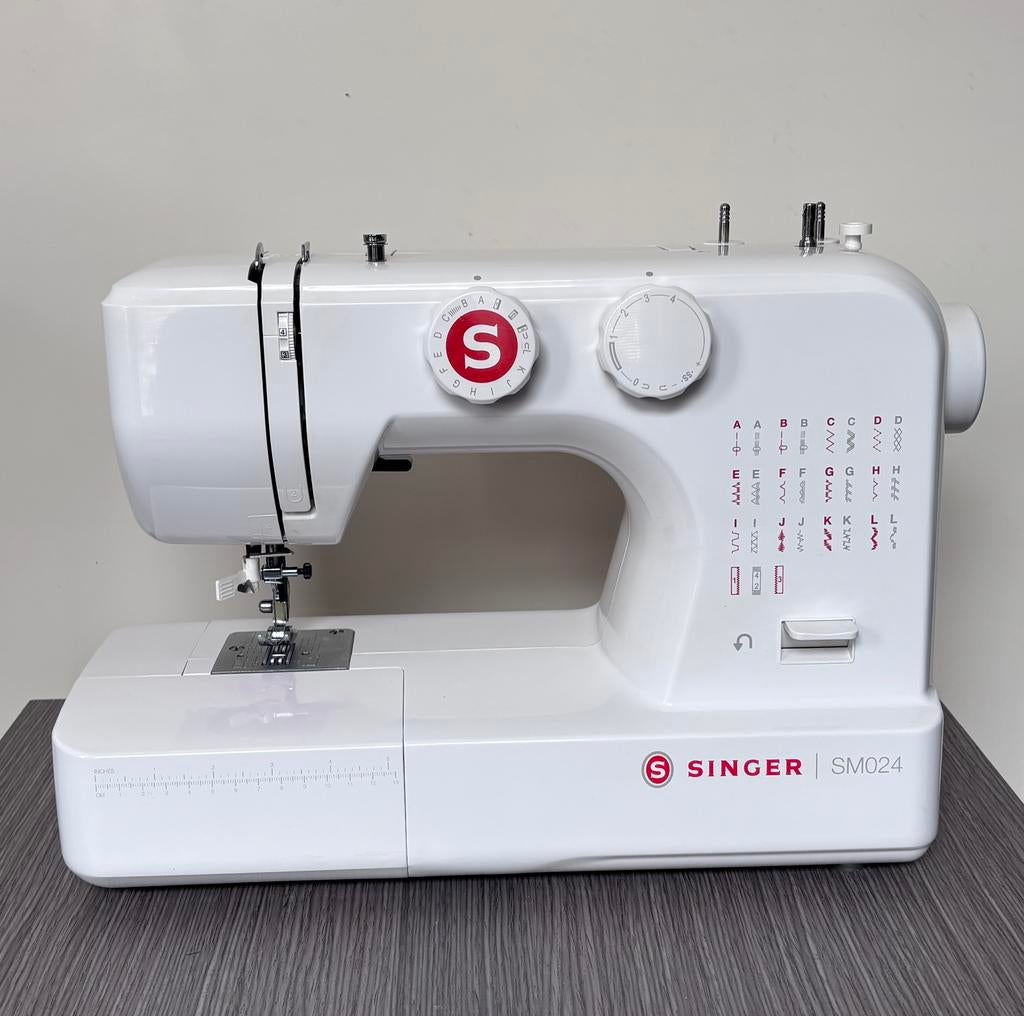Singer SM024RD naaimachine zo goed als nieuw, Ophalen, Zo goed als nieuw, Naaimachine, Singer