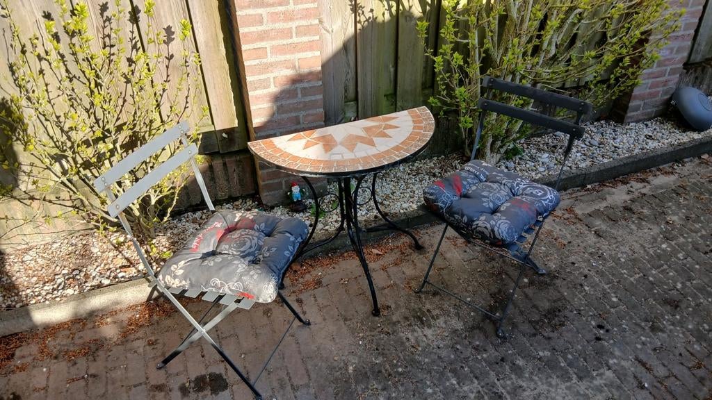 Bistro setje met 2 stoelen en mozaïek tafel, Tuin en Terras, Tuinsets en Loungesets, Overige materialen, Gebruikt, Tuinset, Eettafel