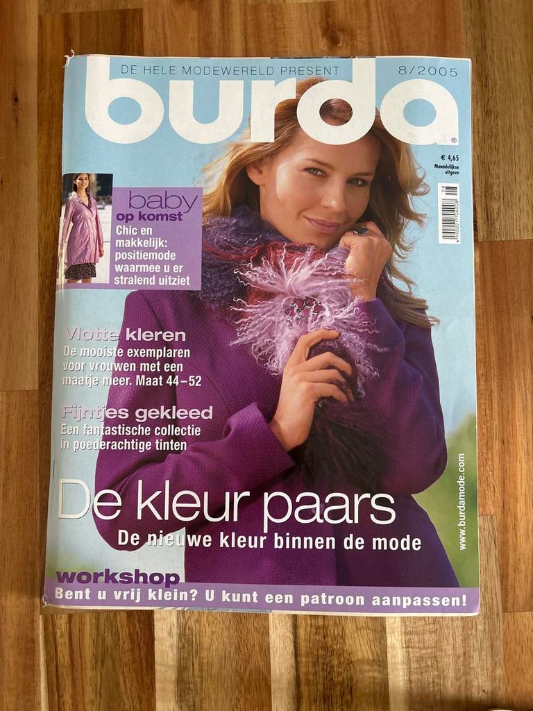 Burda Mode Magazine 8/2005 - Paarse Mode en Positiemode, Hobby en Vrije tijd, Kledingpatronen, Ophalen of Verzenden, Zo goed als nieuw