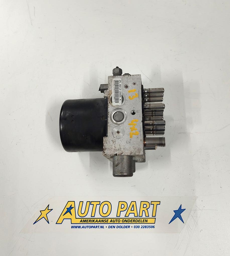Dodge Ram 1500 ABS pomp 2013-2018, Gebruikt, PO Box 21-8004 | Auburn Hills, MI 48321-8004, Amerikaanse onderdelen, Ophalen of Verzenden