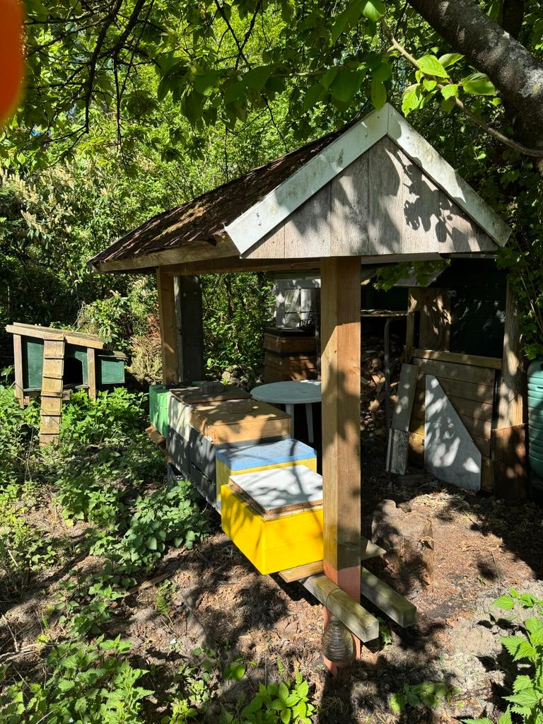 Bijenstal overkapping hokje, Ophalen, Gebruikt