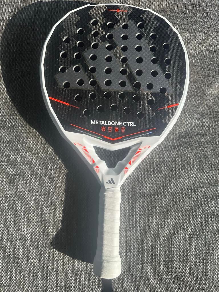 Adidas Metalbone CTRL 2026, Sport en Fitness, Padel, Ophalen, Zo goed als nieuw, Padelracket