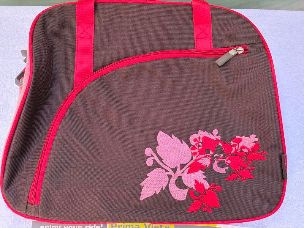 Handige fietstas bruin/rood met bevestigingshaken, Fietsen en Brommers, Ophalen of Verzenden, Gebruikt