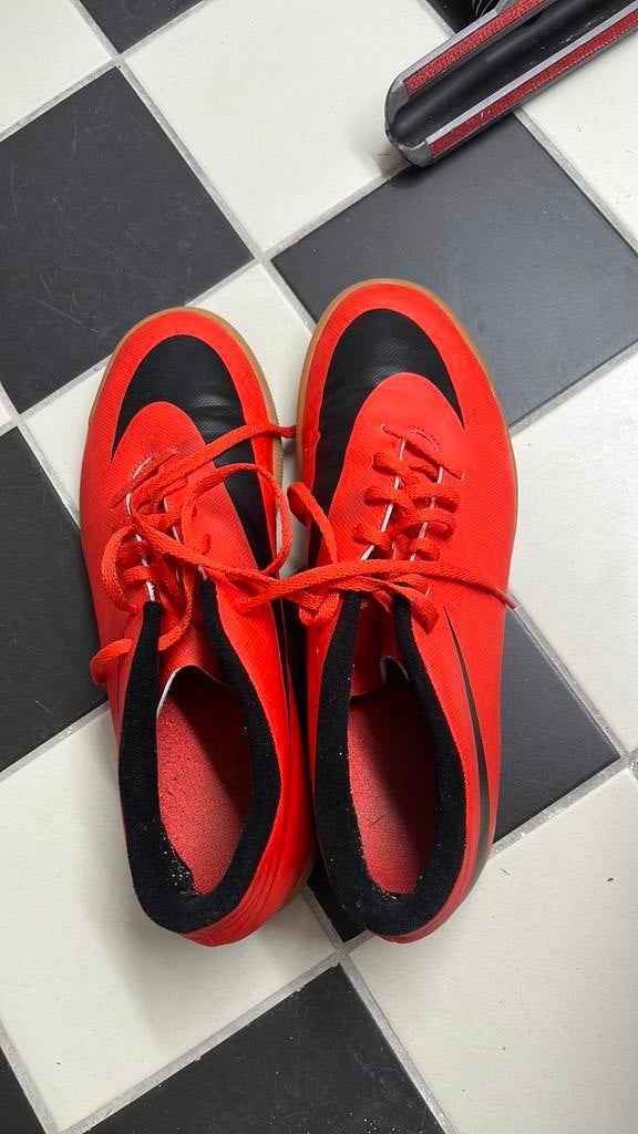 Zaalvoetbalschoenen Nike 42,5, Overige kleuren, Sportschoenen, Ophalen of Verzenden, Gedragen