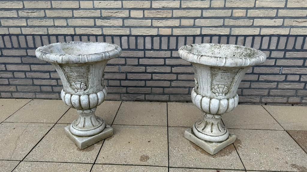 2x Bloempot wit beton/steen vaas zuil brocante, Ophalen, Gebruikt