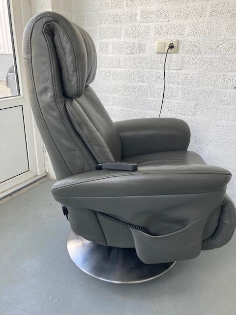 Meubelzorg, zeer luxe sta-op en relaxfauteuil, leer, maat M, Huis en Inrichting, Fauteuils, Ophalen, Luxe en design, Zo goed als nieuw