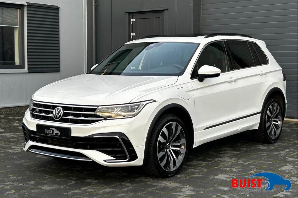 Volkswagen Tiguan 1.4 TSI eHybrid R-Line 245pk PANO TREKHAAK, Auto's, Volkswagen, 1716 kg, 4 cilinders, Met garantie (alle), Alcantara