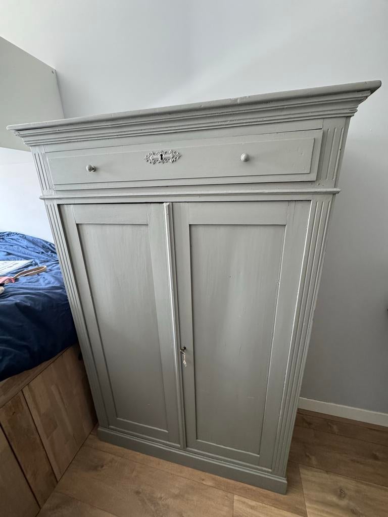 Gratis af te halen kast met planken en lade, Huis en Inrichting, Kasten | Kledingkasten, Ophalen, Gebruikt, 100 tot 150 cm, Met lade(s)