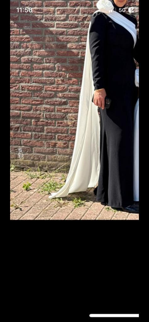 Elegante Gelegenheidsjurk Zwart met Wit Detail - Maat 44, Kleding | Dames, Gelegenheidskleding, Zo goed als nieuw, Galajurk, Maat 42/44 (L)