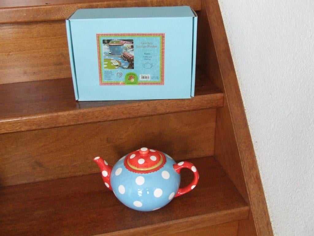 Spiegelburg theepot groot blauw/rood met witte stippen nieuw, Keramiek, Overige typen, Nieuw, Ophalen of Verzenden