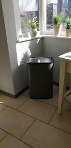 Grijze afvalbak met deksel, Huis en Inrichting, 40 liter of meer, Ophalen of Verzenden, Minder dan 50 cm