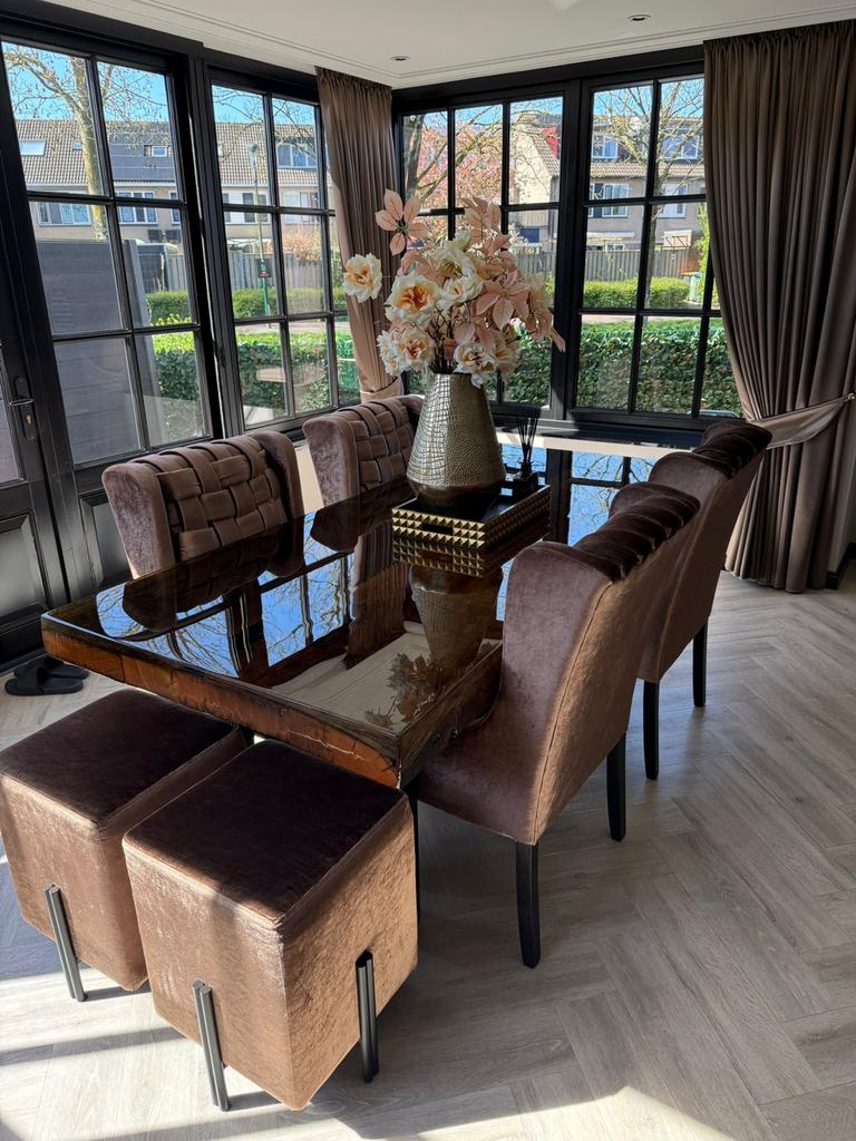 Complete eetkamerset: epoxy tafel, 4 stoelen, 2 poefen, Ophalen, Zo goed als nieuw, Erik Kuster. Chique, 4 tot 6 stoelen