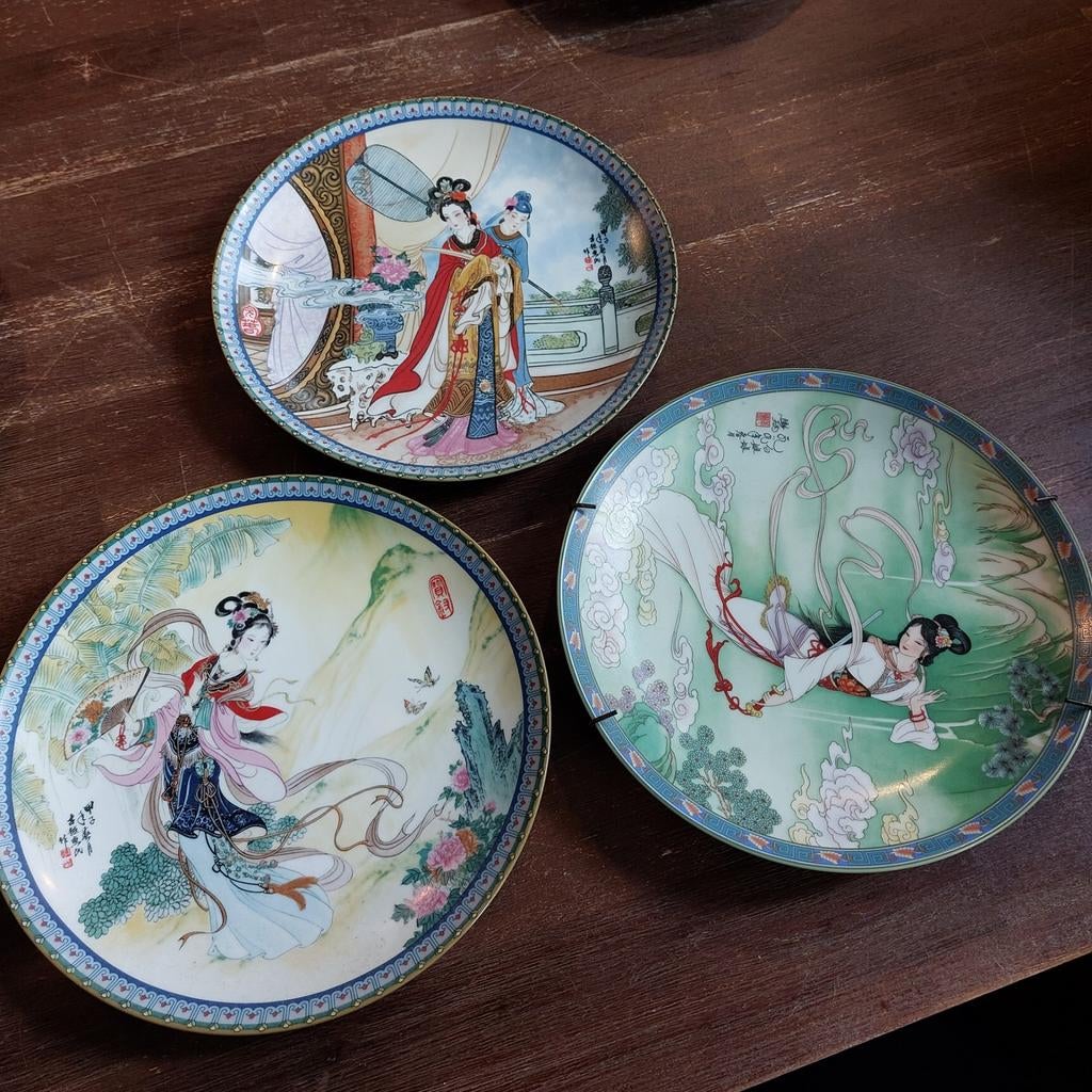 Set van 3 Chinese decoratieve borden met dames, Antiek en Kunst, Antiek | Wandborden en Tegels, Ophalen of Verzenden