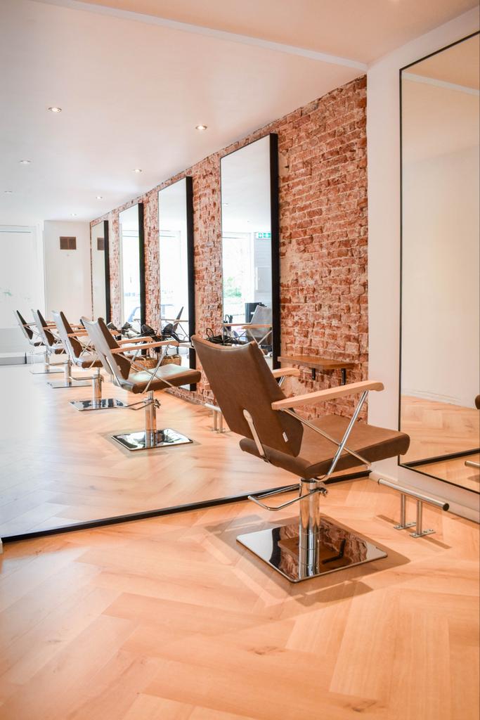 1 Moderne Kapperstoel met Comfortabele Zitting, Ophalen, Gebruikt, Bruin, Eén