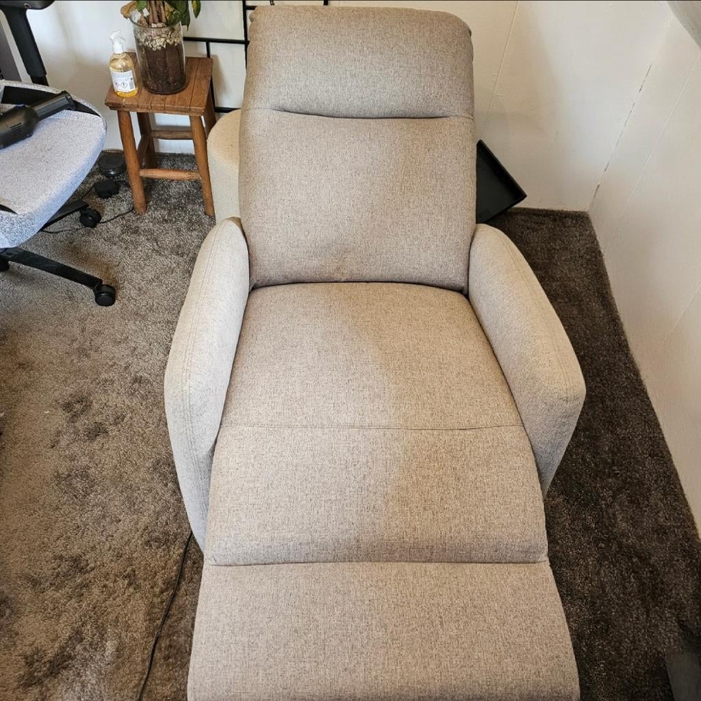 Moderne Elektrische Relaxstoel (nieuwprijs €450), Ophalen, Modern, Comfortabel, 100 tot 125 cm, Zo goed als nieuw