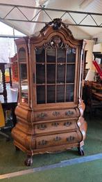 Eikenhouten Gebogen Vitrinekast met Mooi Snijwerk