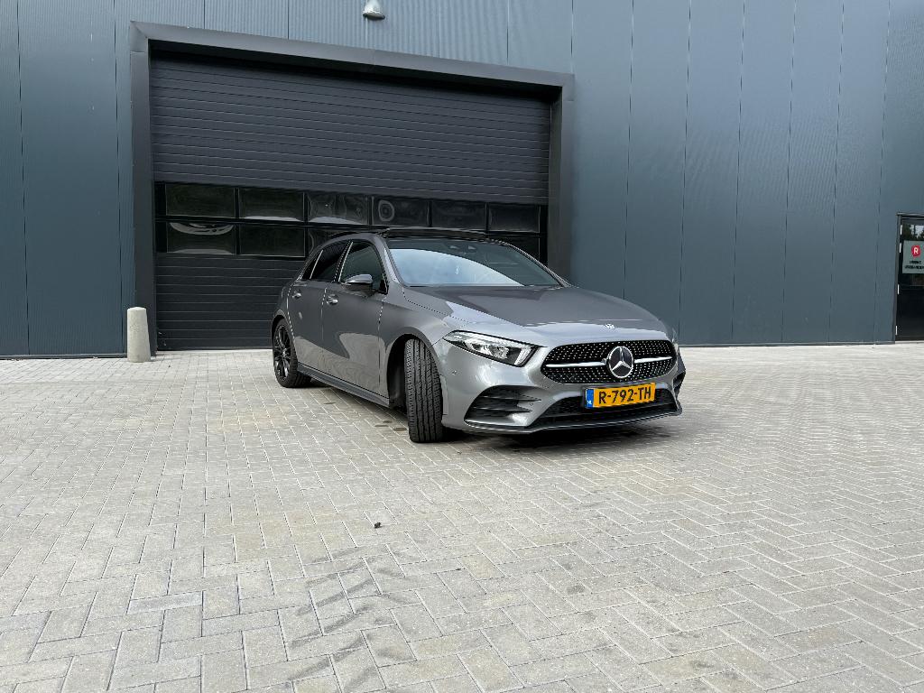Mercedes-Benz A-Klasse 200 AMG | PANO | CARPLAY | ALCANTARA, Zwart, 75 €/maand, Particulier, Lichtsensor
