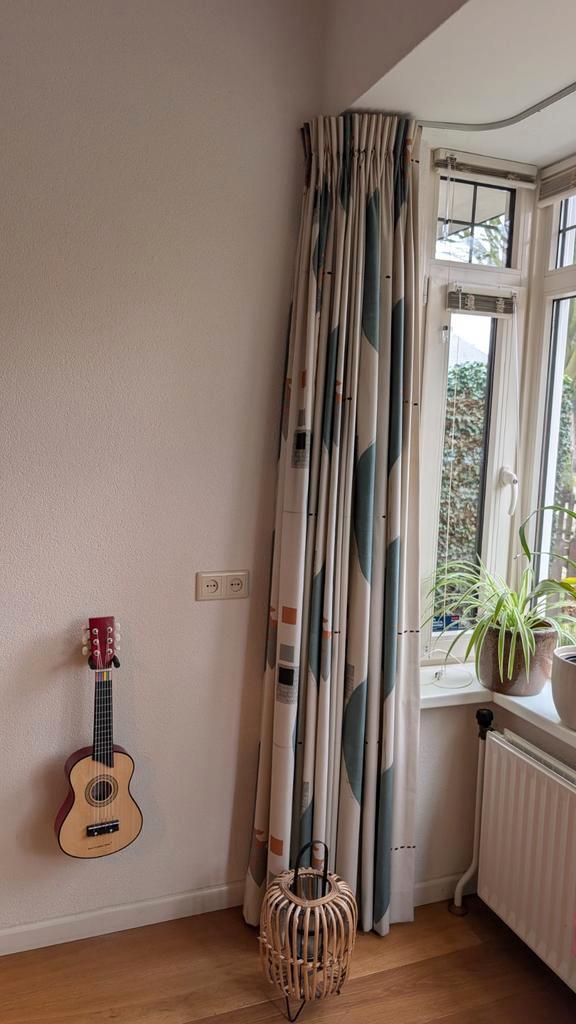 Verduisterende gordijnen met rails, Huis en Inrichting, Stoffering | Gordijnen en Lamellen, Gebruikt, 200 cm of meer, 200 cm of meer