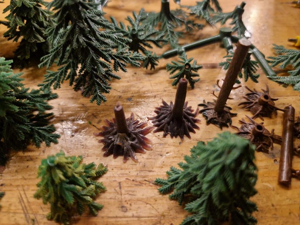 Hard plastic dennenbomen voor modelbouw of diorama, Ophalen of Verzenden, Gebruikt, 1:35 tot 1:50, Diorama