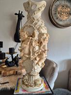 2 mooie klassieke vazen., Ophalen, Kunststof, Gebruikt, Overige kleuren