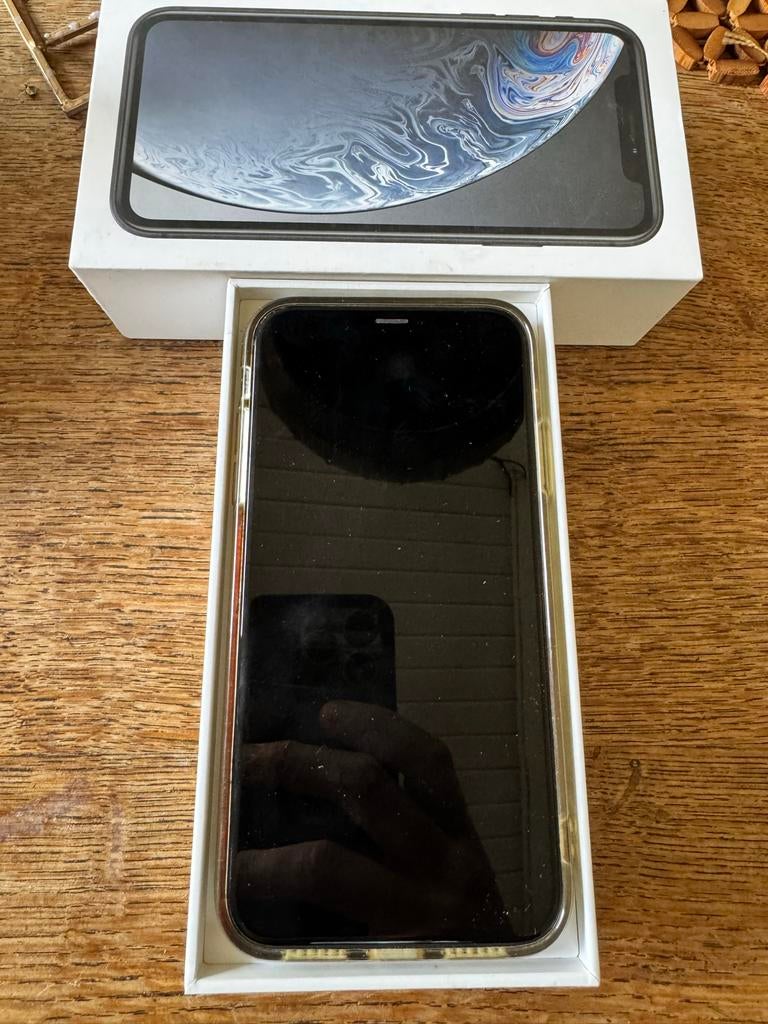 iPhone XR - Gebruikt met schade achterkant + hoesje, Telecommunicatie, Mobiele telefoons | Apple iPhone, Ophalen of Verzenden