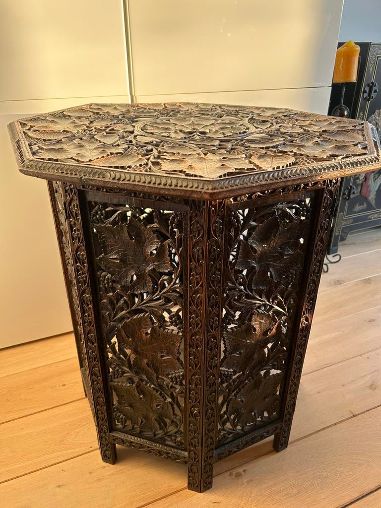 Antieke achtkantig gesneden houten tafel uit India, Antiek en Kunst, Antiek | Meubels | Tafels, Ophalen