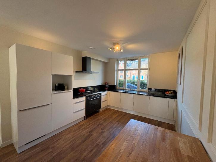 Moderne Witte keuken met  granieten blad + Boretti & Quooker, Huis en Inrichting, Keuken | Complete keukens, Gebruikt, Hoekkeuken